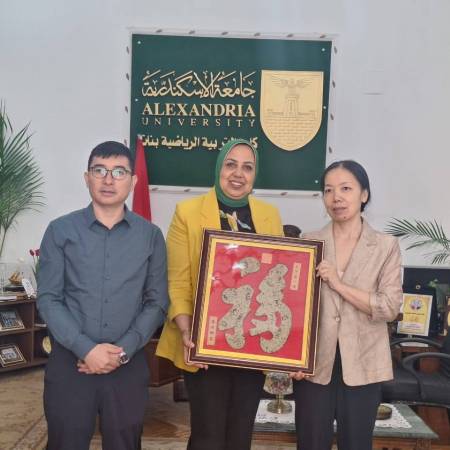 ممثلي جامعة شاندونغ للطب الصيني التقليدي